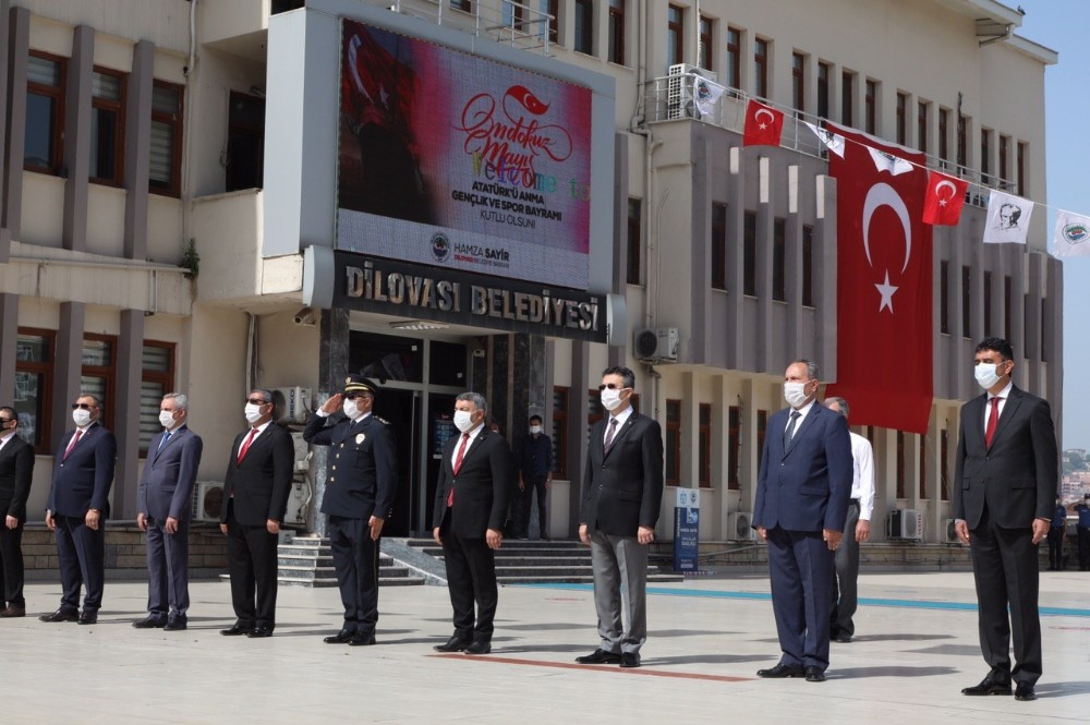 Dilovası’nda 19 Mayıs sosyal mesafeli törenle kutlandı 
