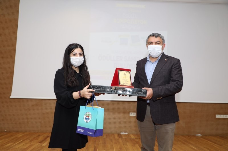 Dilovası’nda kızlar ödülleri sildi süpürdü 