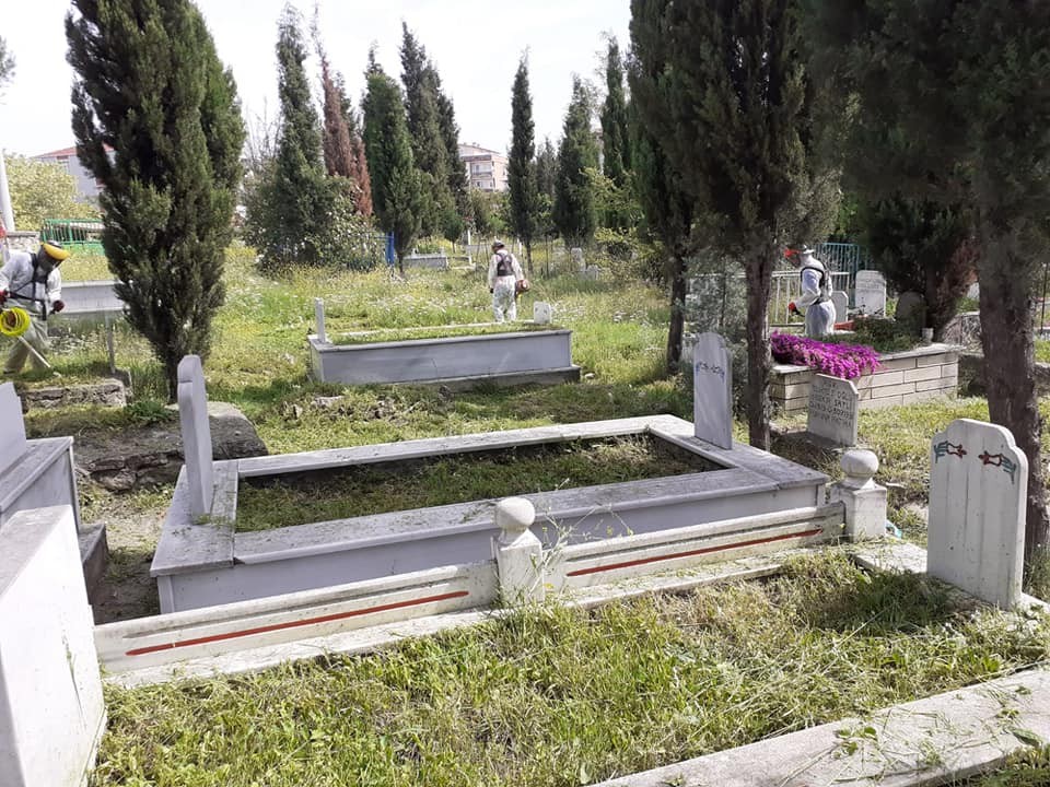 Dilovası’nda mezarlıklara bayram temizliği 