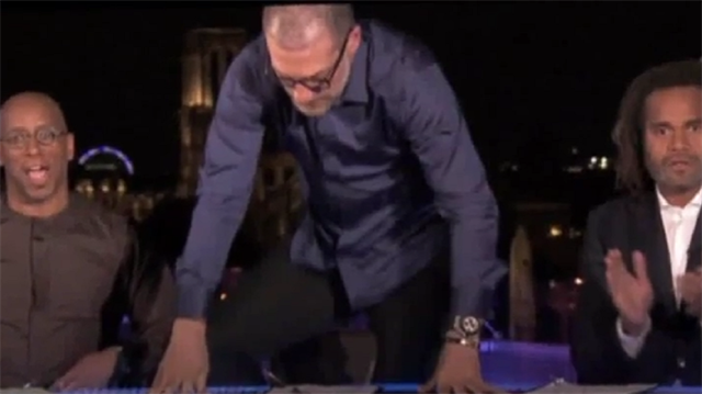 Dimitri Payet gol atınca Bilic masaya çıktı