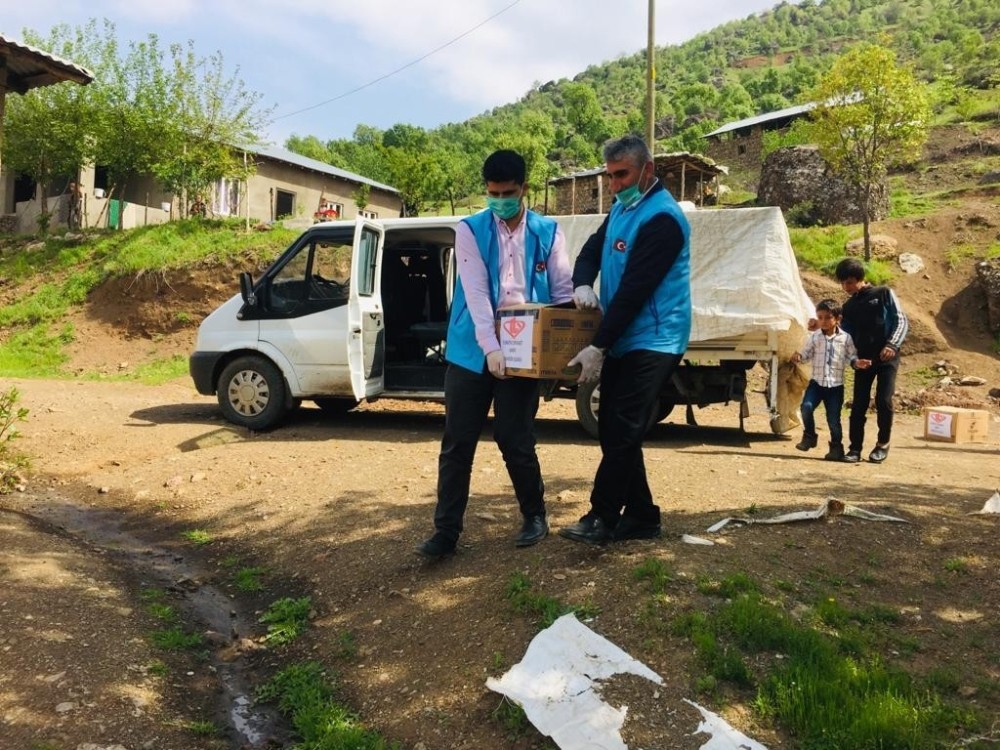 Din görevlilerinden ihtiyaç sahiplerine yardım eli 