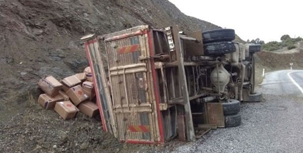 Dinamit yüklü kamyon devrildi!