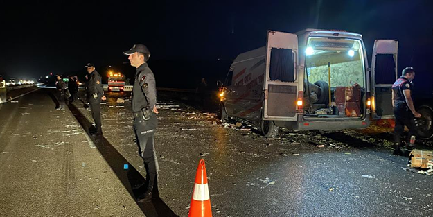 Dinamit yüklü kamyonun kazası sonrası kapanan yol tekrar açıldı