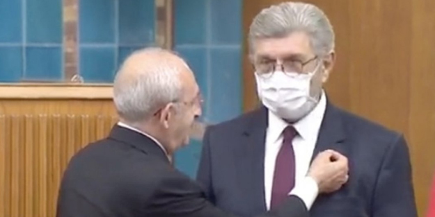 Dindarlardan oy alıp mütedeyyinlere zulmeden CHP'ye geçti... Rozetini Kılıçdaroğlu taktı