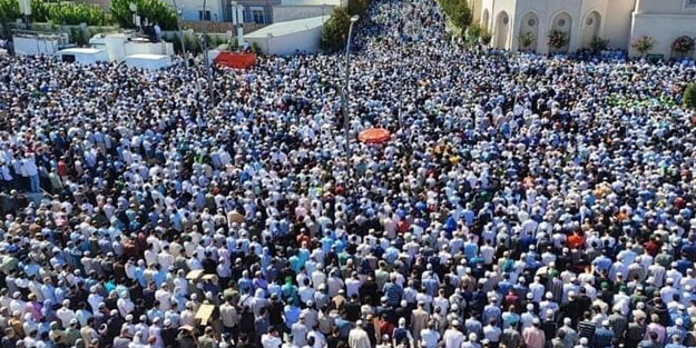 Dindarların dirisine de, ölüsüne de düşmanlar!