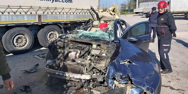 Dinlenme tesisindeki tıra ok gibi saplandı