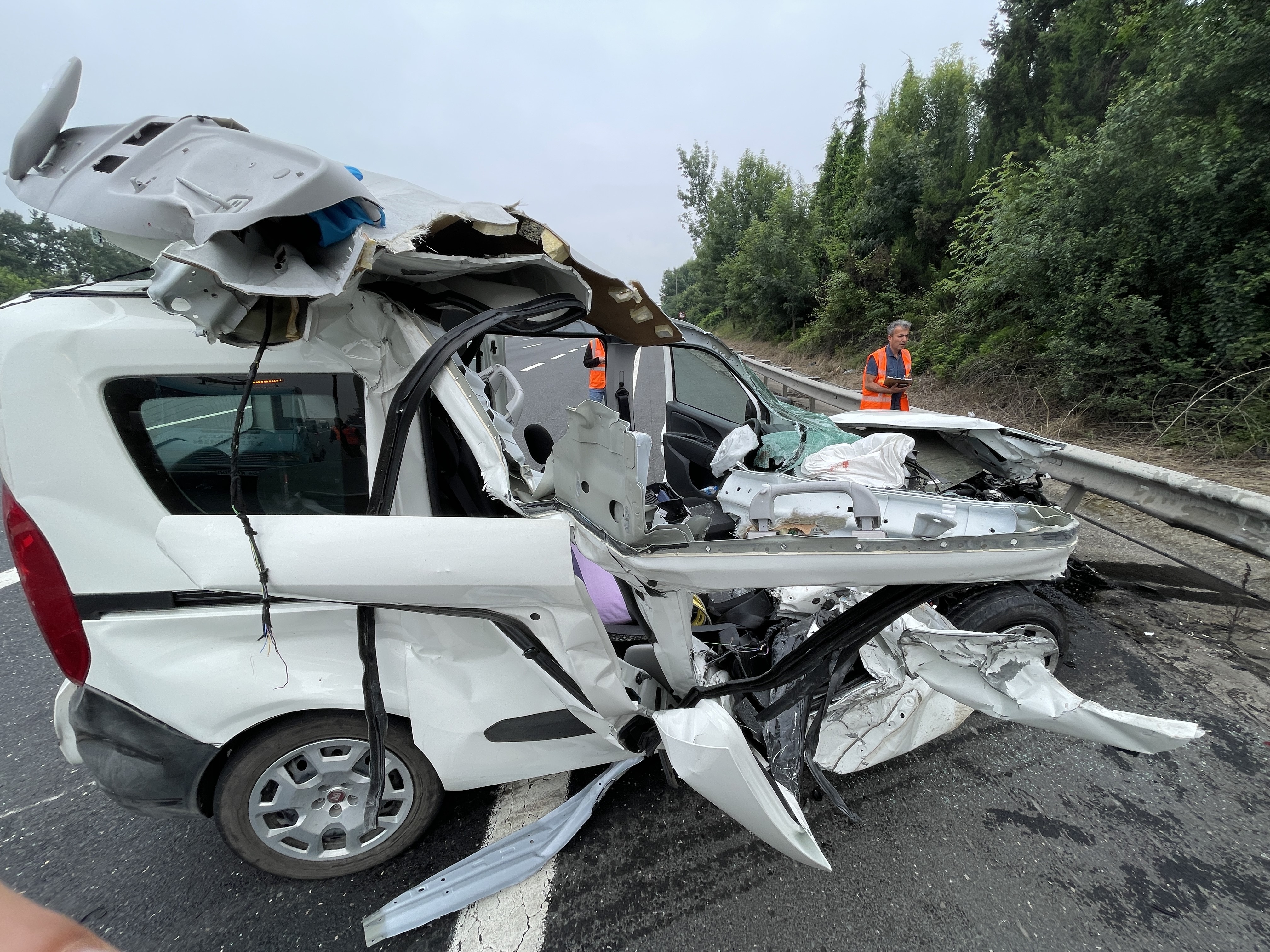 Dinlenme tesisine girmek isterken faciayı yaşadılar: 1’i ağır 3 yaralı