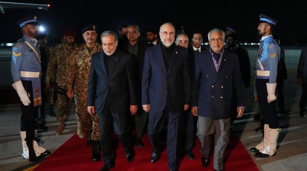 Diplomaside tarihi kavşak: İran Heyeti ABD ile Müzakere İçin İslamabad'da