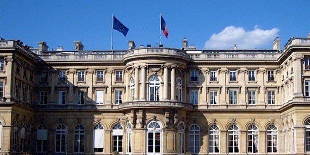 Diplomat savaşlarına Fransa da katıldı