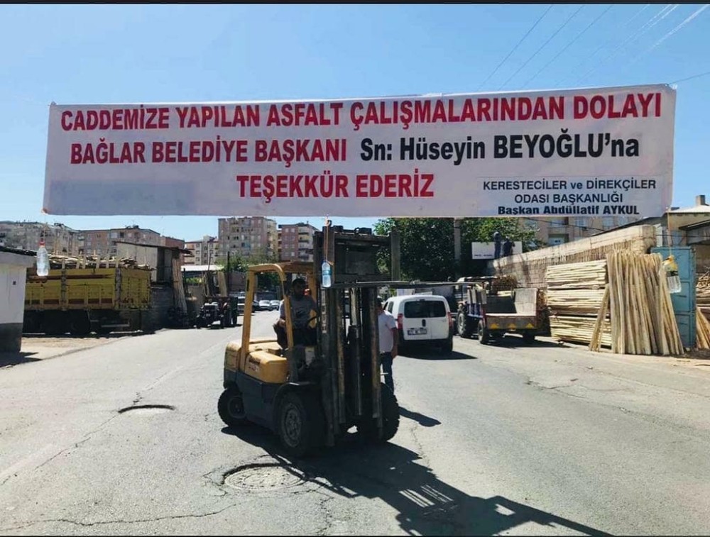 Direkhane esnafından teşekkür pankartı 