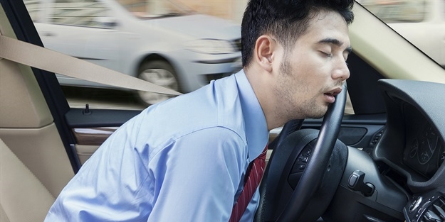 Direksiyon başında uyuyakaldı!