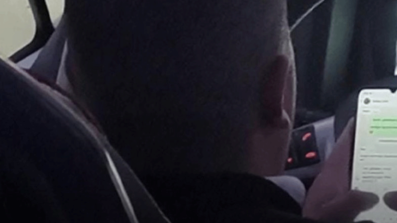 Direksiyon başında yaptığı pes dedirtti! Yolcular tepki gösterdi!