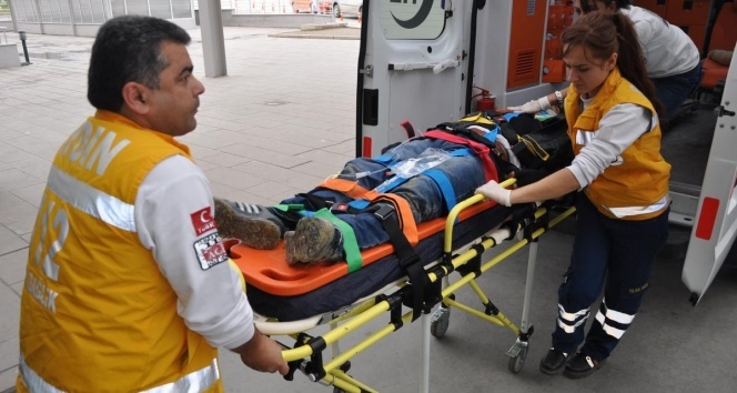 Direksiyon hakimiyetini kaybeden araç takla attı; 1'i ağır 3 yaralı