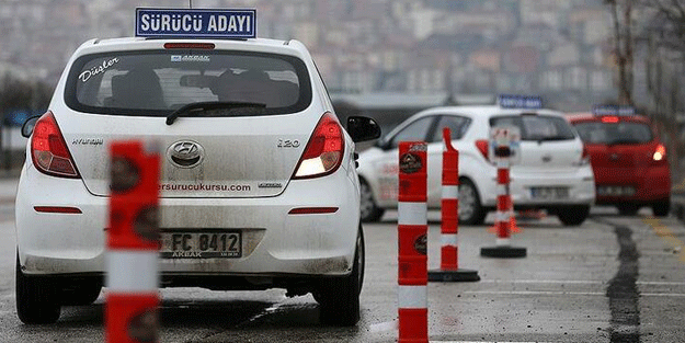 Direksiyon sınavında kaza: Yaralılar var