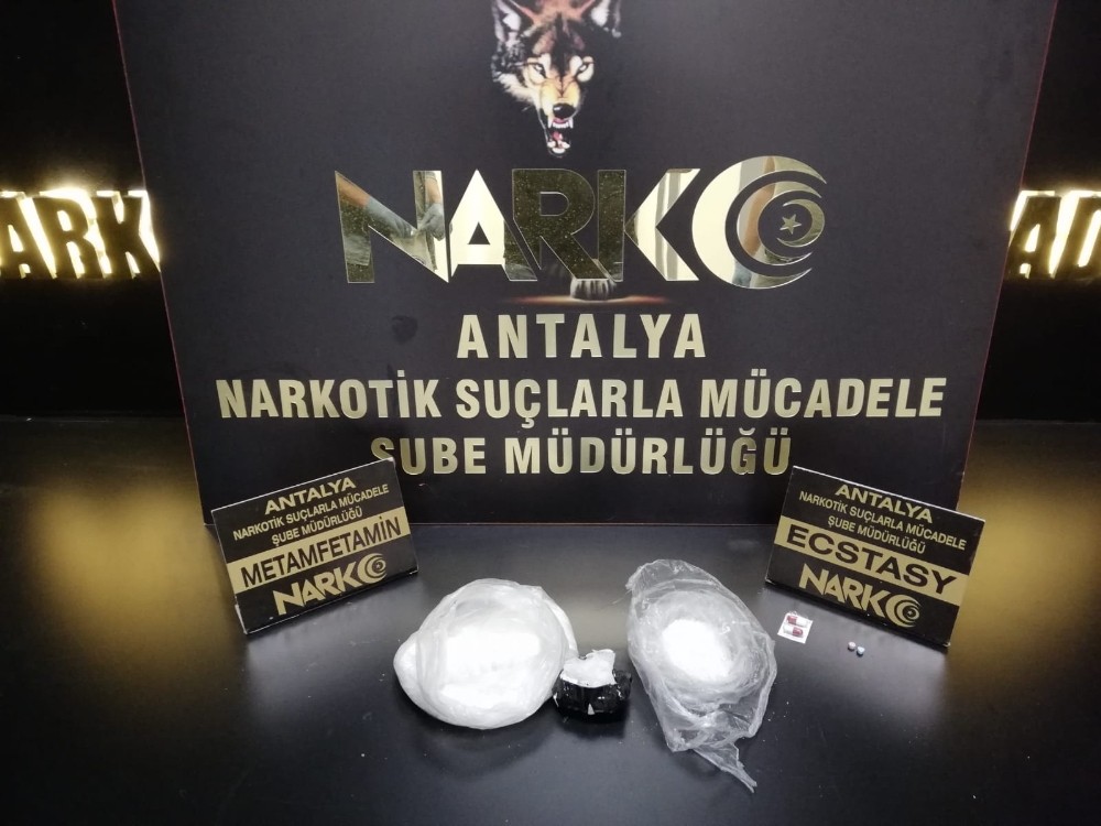 Direksiyon ve şoför koltuğundan uyuşturucu çıktı 