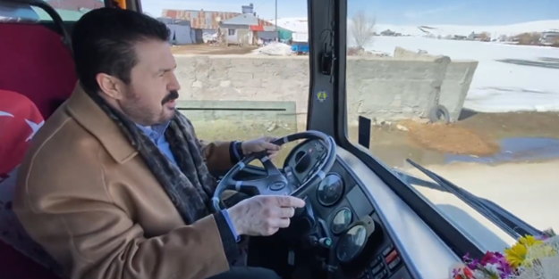 Direksiyona geçen Savcı Sayan çocukları sinemaya götürdü!