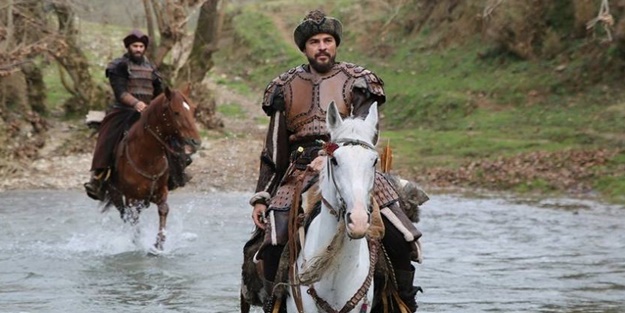 Diriliş 'Ertuğrul' ilk 10'a girdi