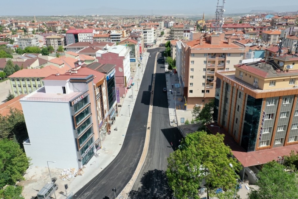 Diriliş meydanında asfalt serimi tamamlandı 