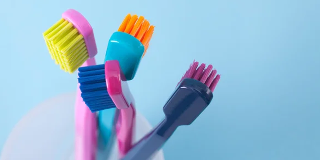 Diş fırçası alırken bunlara dikkat etmezseniz dişlerinizden olursunuz!