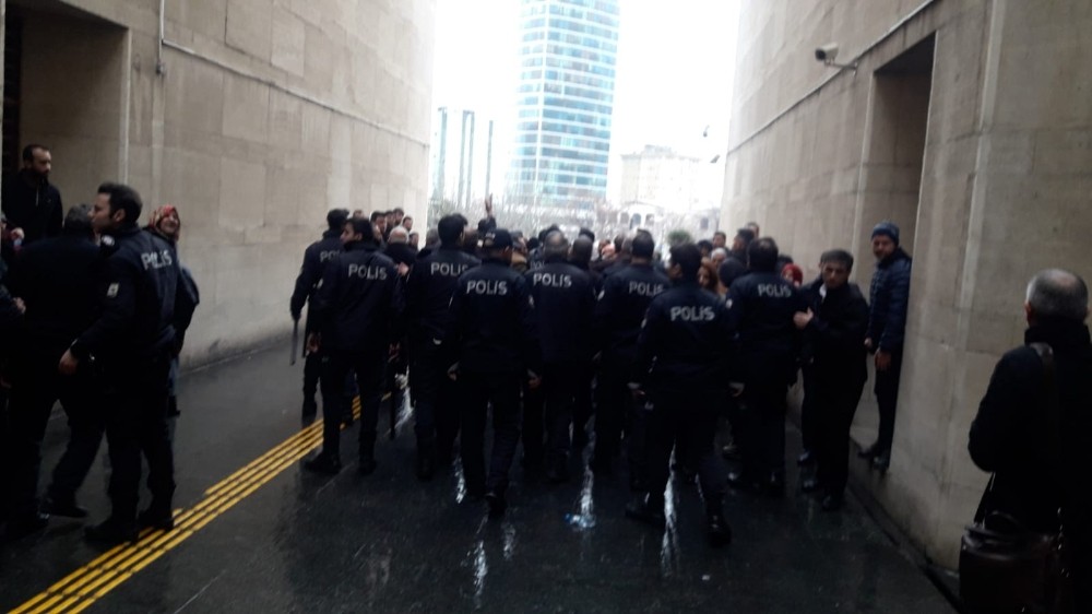 Diş fırçasına bantladığı jiletlerle sanığı öldürmek istedi 