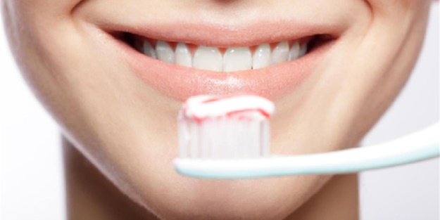 Diş fırçasını ıslatmadan kullanın!
