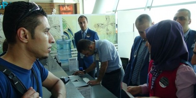 Dış hat yolcuları yalnışlıkla iç hatlara bırakıldı