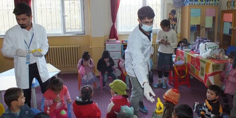 Diş hekiminden anlamlı kampanya