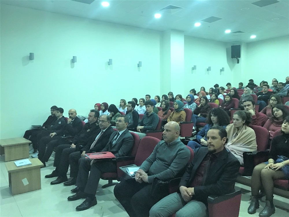 Diş Hekimliği Fakültesinde bağımlılık ile mücadele konferansı 