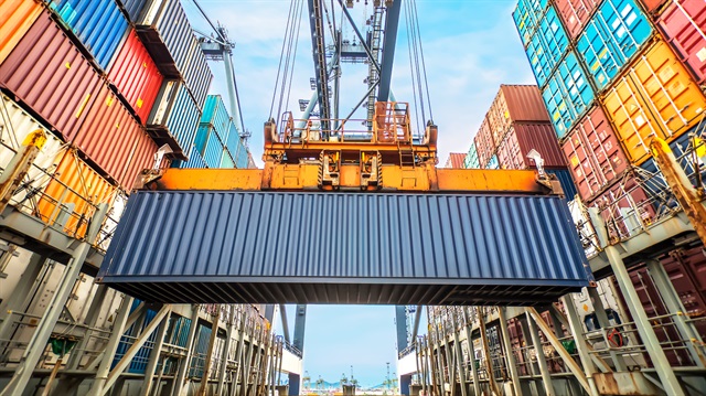 Dış ticaret açığı Aralık'ta azaldı