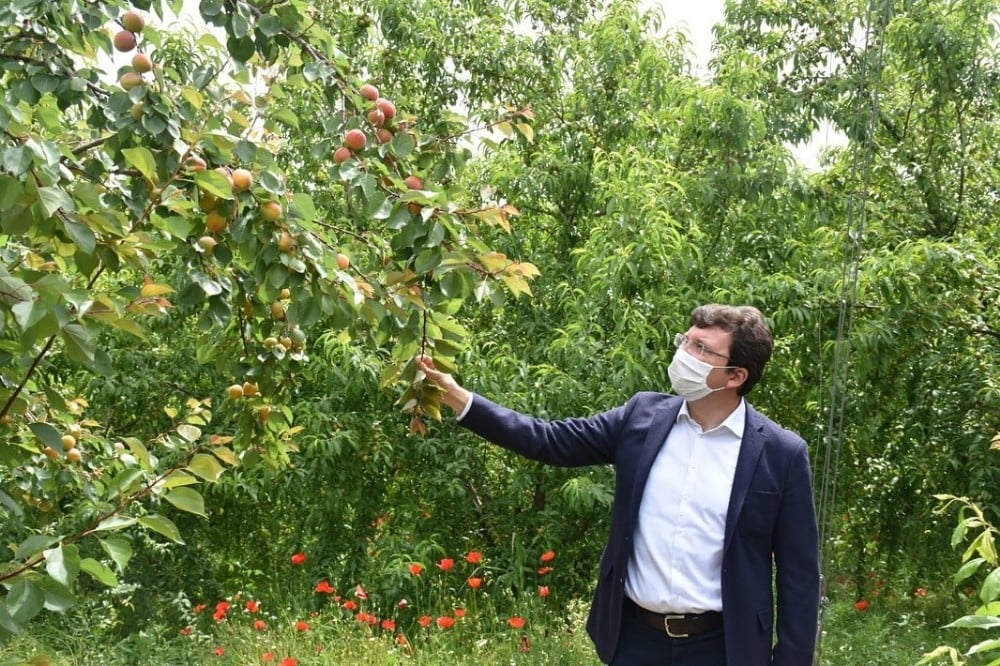 Dışarda Kaymakam, içerde öğrenci 