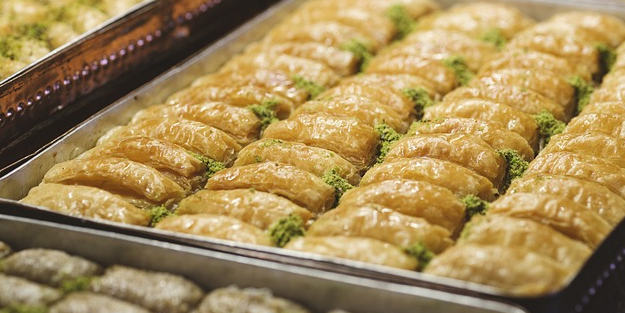 Dışarda yüzlerce lira vererek almanıza gerek yok: Evde böyle yapılabiliyormuş! Baklava tarifi