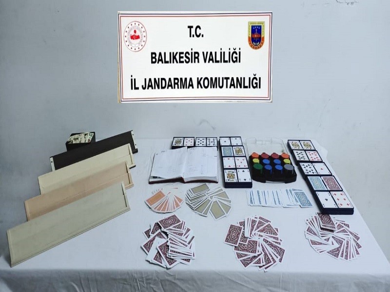 Dışarıdan kahvehane içeriden kumarhane 