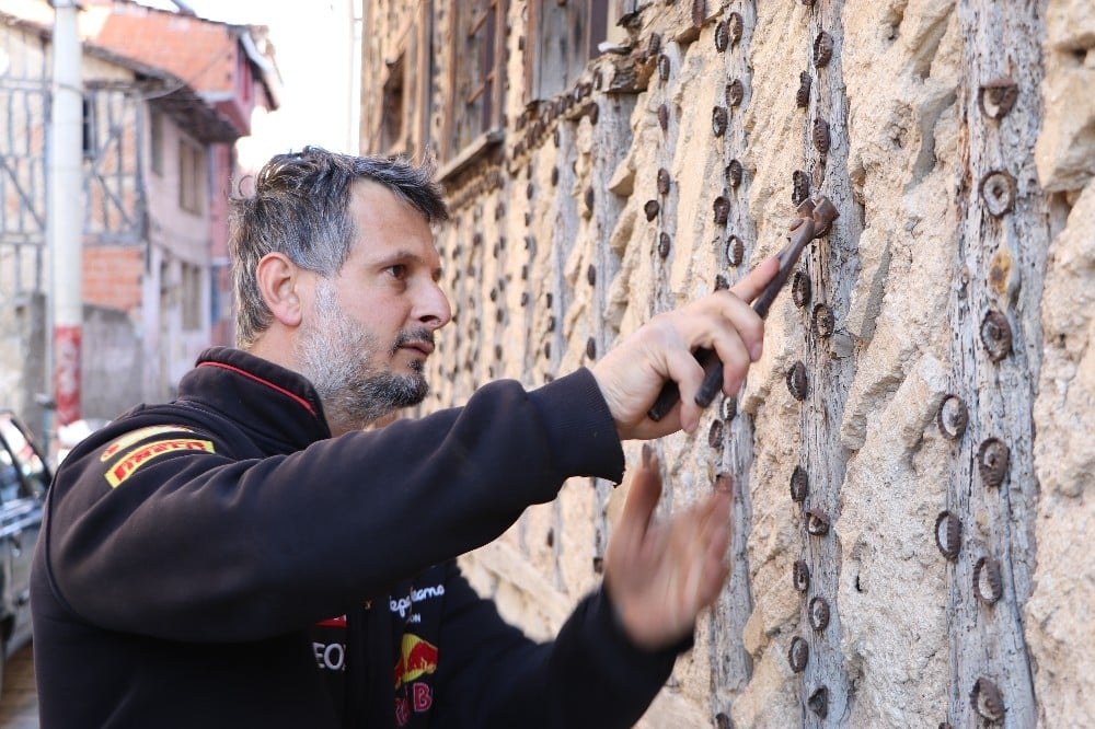 Dışı gazoz kapaklı ev ilgi çekiyor 