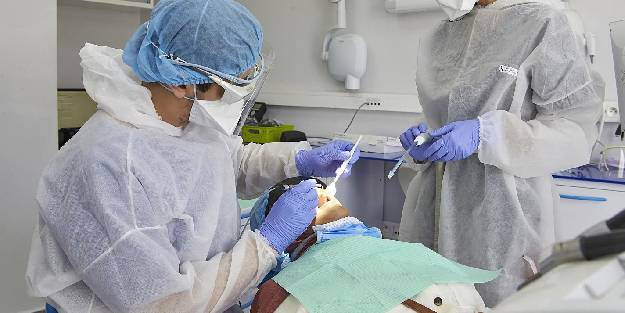  Dişinde iltihap olanlar Covid-19’u daha ağır geçiriyor