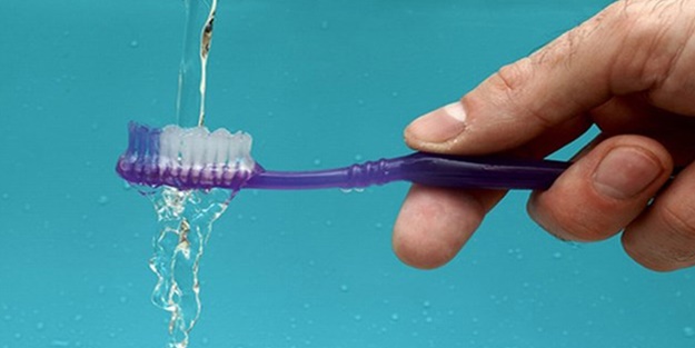 Dişinizi fırçalamadan önce bunu yapmayın