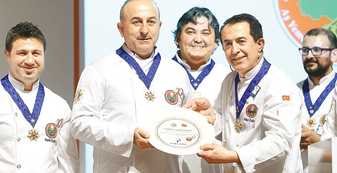 Dışişleri Bakanı Çavuşoğlu: Avrupalı bakanlara ‘sağ olun eveti yükselttiniz’ dedim