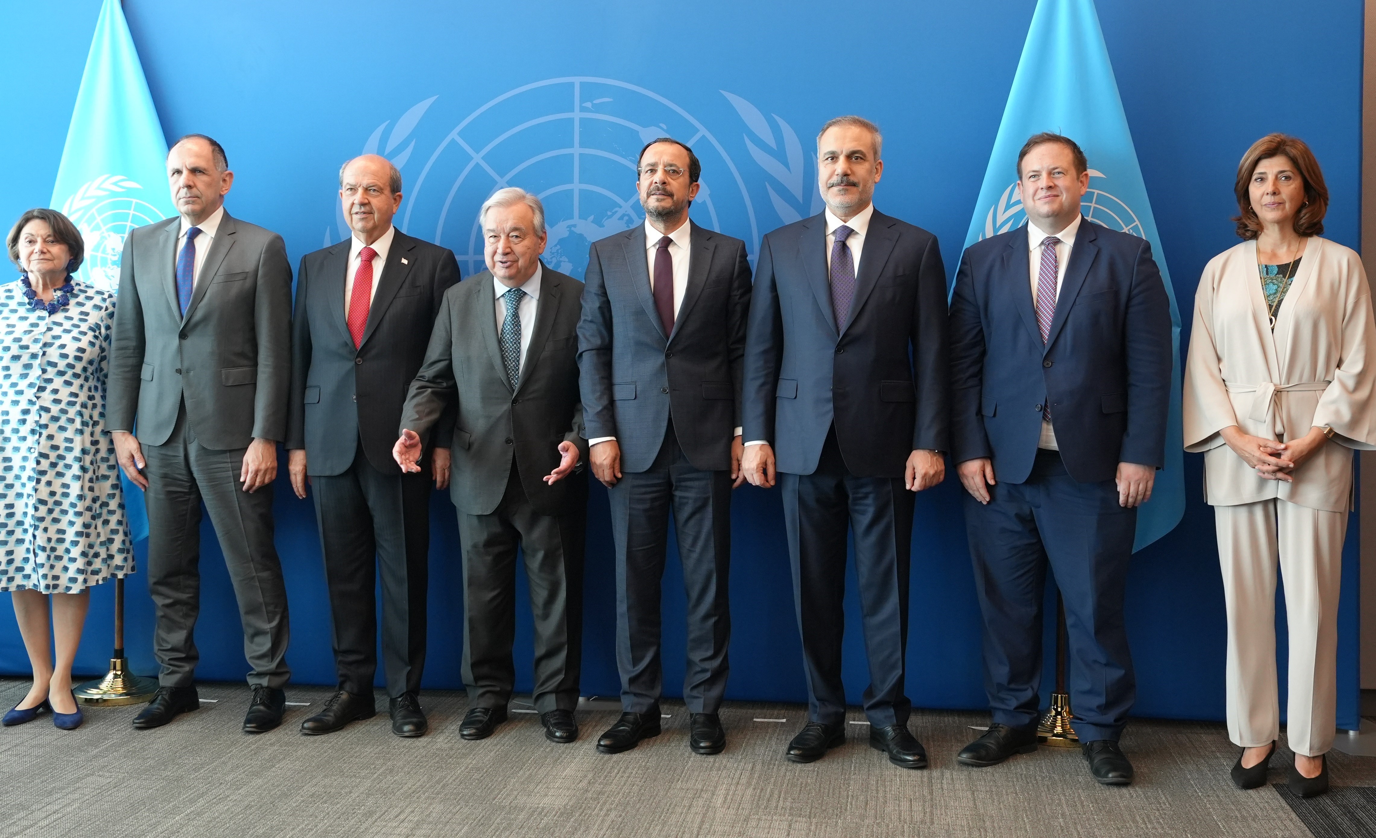 Dışişleri Bakanı Fidan, BM Genel Merkezi'ndeki Gayriresmi Kıbrıs Toplantısı öncesinde aile fotoğrafına katıldı