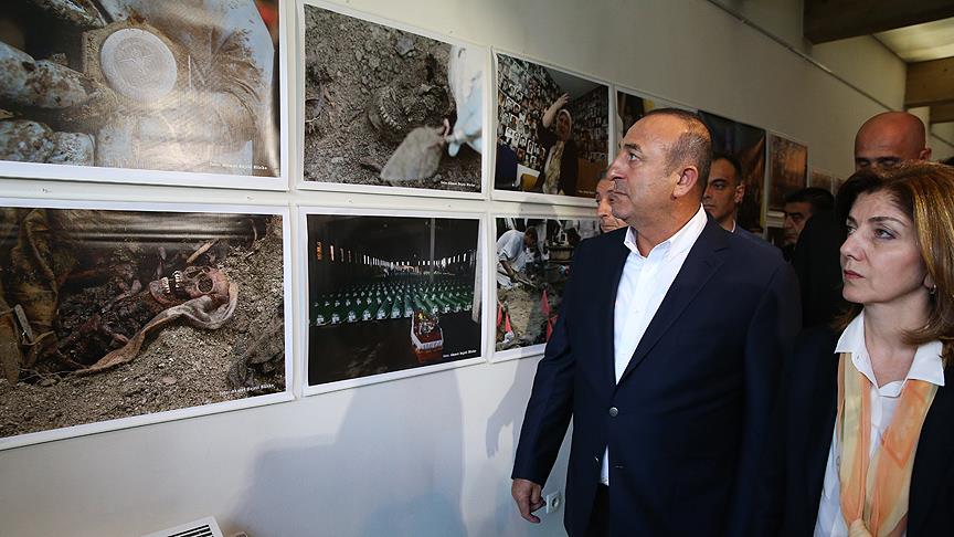 Dışişleri Bakanı Mevlüt Çavuşoğlu Kovaçi Şehitliği'ni ziyaret etti