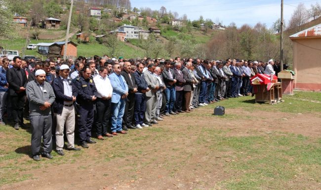 Dişlerinin çekilmesinin ardından ölen polis toprağa verildi