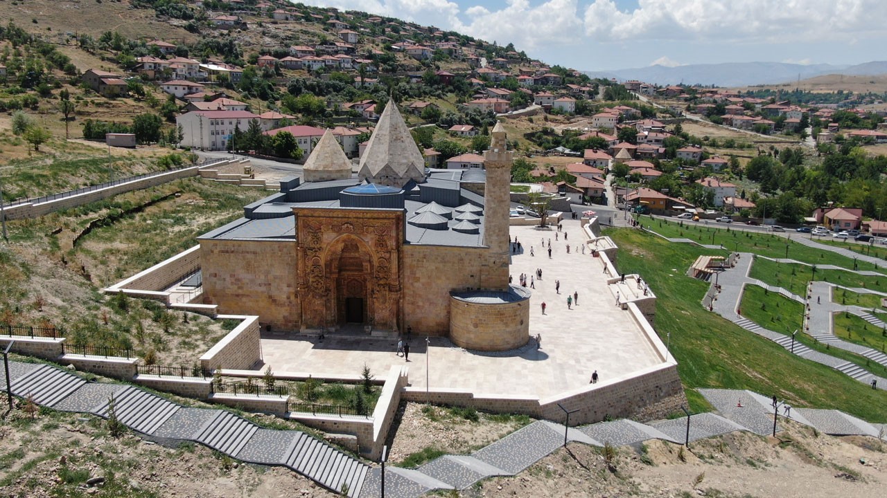 Divriği motifleri cevize ve bakıra hayat veriyor