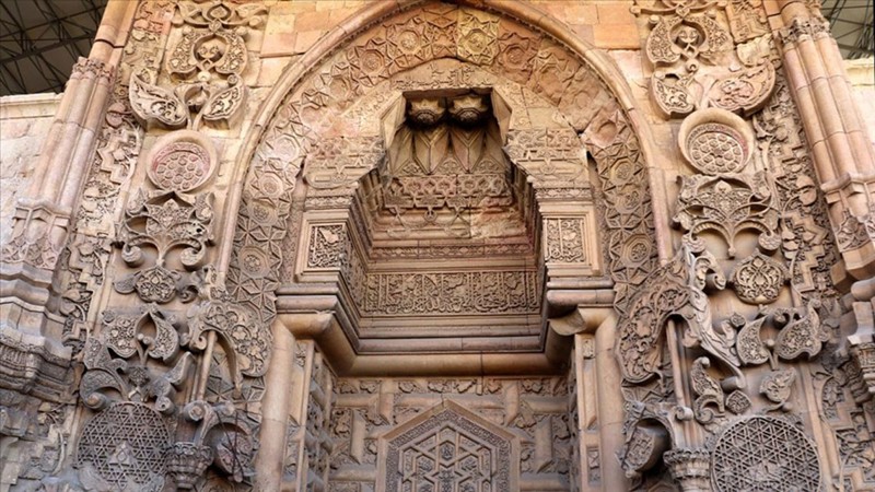 Divriği Ulu Camii ve Darüşşifası'nda tarihinin en büyük restorasyonu titizlikle yürütülüyor