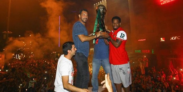 Dixon'a kırgınım!