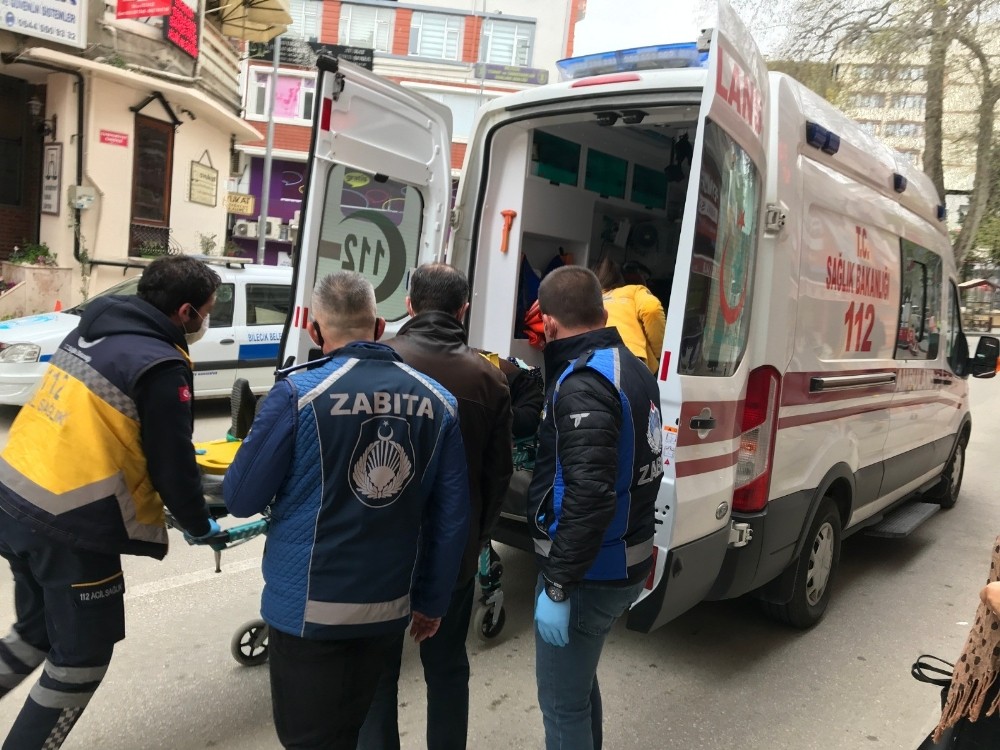 Diyaliz aracından inerken dengesini kaybedip düşen kadın yaralandı 
