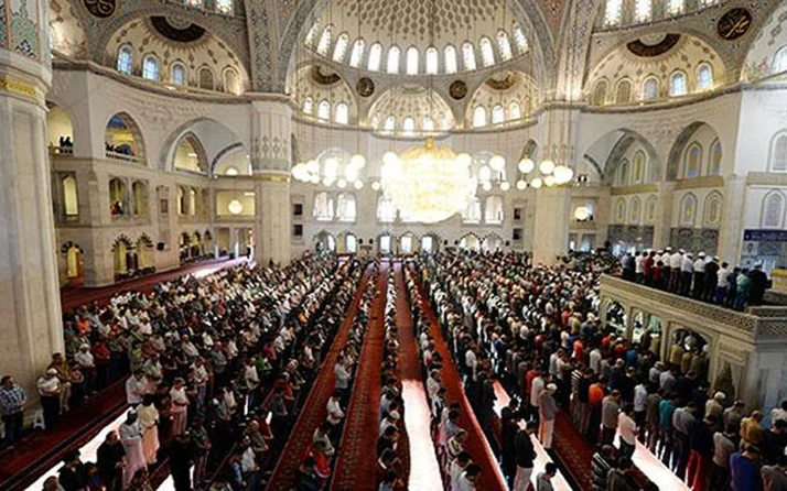 Diyanet az önce açıkladı! Namaz kılan herkesi ilgilendiriyor