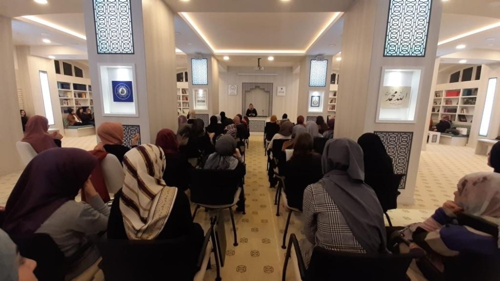 Diyanet Gençlik Merkezi kız öğrencilere eğitim veriyor 