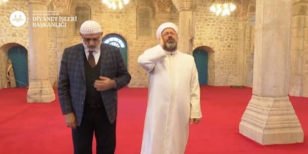 Diyanet İşleri Başkanı Ali Erbaş, Şuşa'da ezan okudu