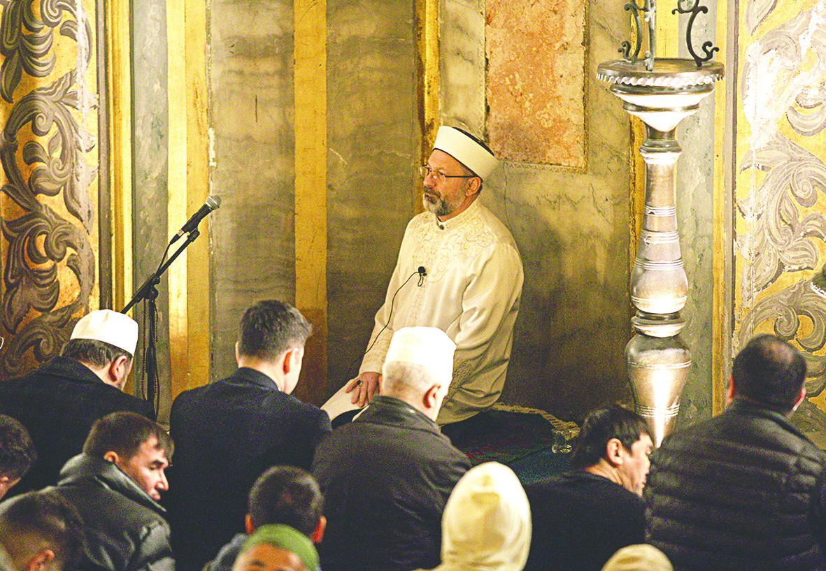  Diyanet İşleri Başkanı Erbaş, Ayasofya-i Kebir Cami-i Şerifi’nde teravih namazı kıldırdı