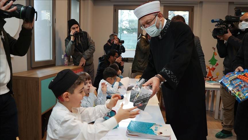 Diyanet İşleri Başkanı Erbaş: Çocuklar, Kur'an-ı Kerim'in bütün insanlığa vaaz ettiği, emrettiği iyiliklerle donatılmalı