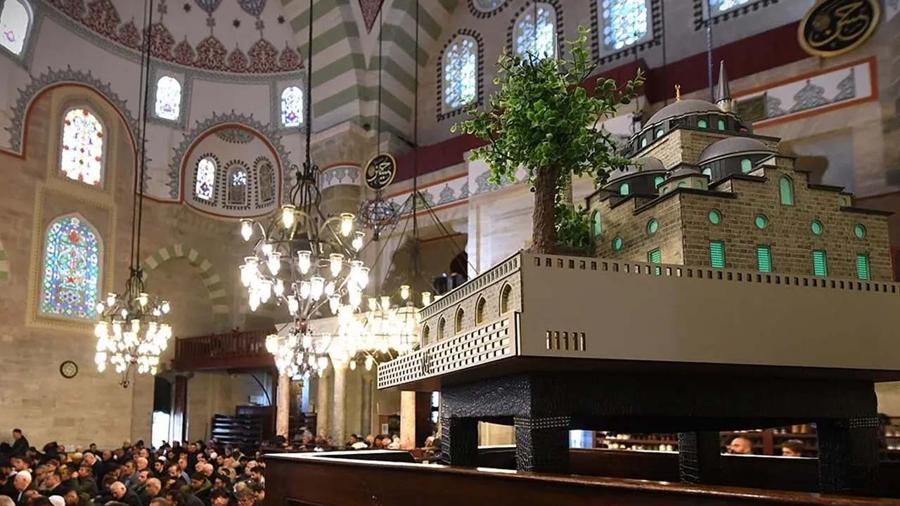 Diyanet Başkanı Erbaş, Cuma hutbesinde paylaştı: Şiddet zulümdür!