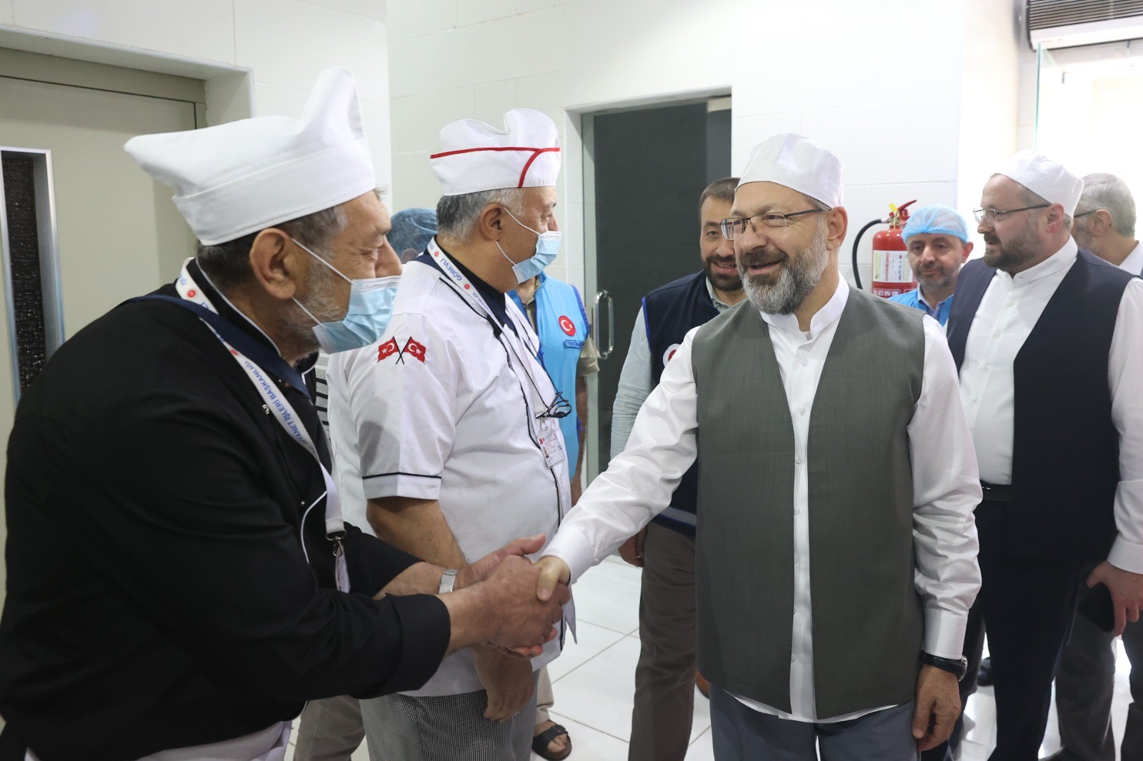 Diyanet İşleri Başkanı Erbaş, Diyanet’in Mekke mutfağında incelemelerde bulundu
